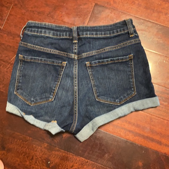 Forever21 high-waisted shorts - Picture 3 of 3